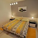 Apartman In With Seaview, Terrace, Air Condition, Wifi *