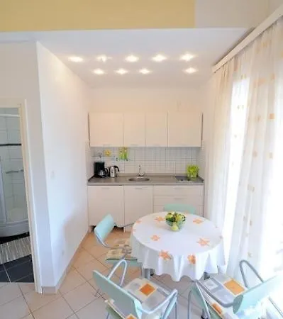 In With Seaview, Terrace, Air Condition, Wifi * Kali